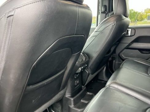 Used 2023 Jeep Wrangler Unlimited Sahara AWD/4WD image 18