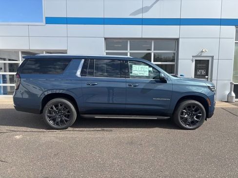 New 2026 Chevrolet Suburban LT AWD/4WD image 8