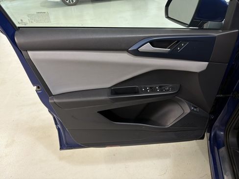 Certified 2023 Volkswagen Taos SE w/ Panoramic Sunroof Package FWD image 17