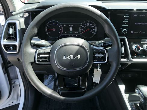 Used 2023 Kia Sorento LX FWD image 17