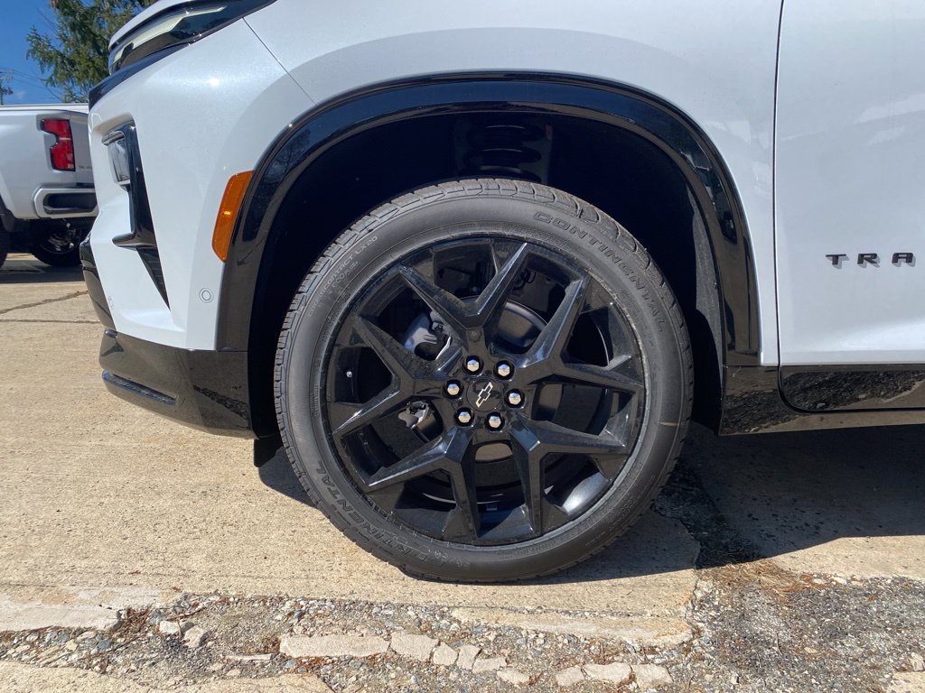 New 2026 Chevrolet Traverse RS w/ LPO, Floor Liner Package AWD/4WD image 9
