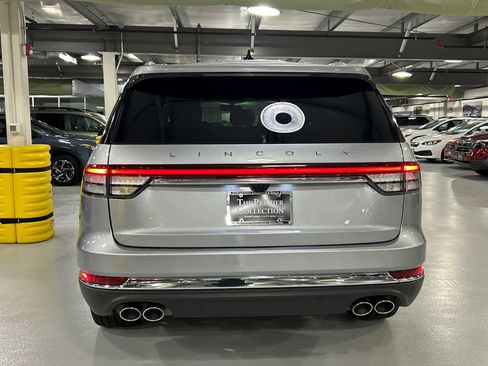 Certified 2023 Lincoln Aviator AWD image 3