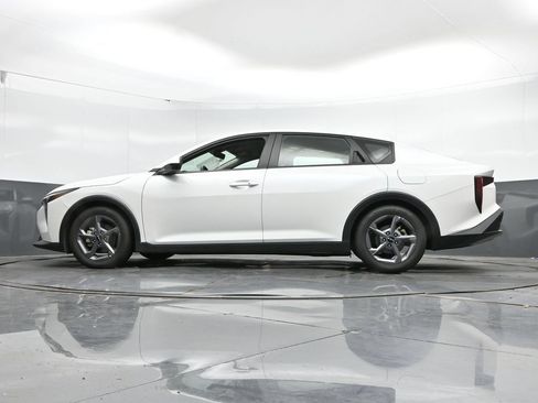 Used 2025 Kia K4 FWD image 46