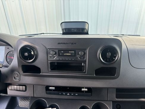 Used 2025 Mercedes-Benz Sprinter 2500 image 23