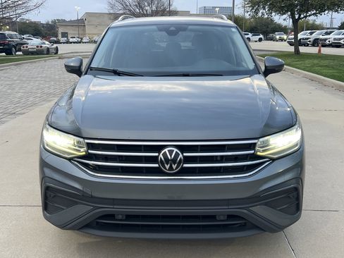 Certified 2022 Volkswagen Tiguan SE w/ Panoramic Sunroof Package image 3