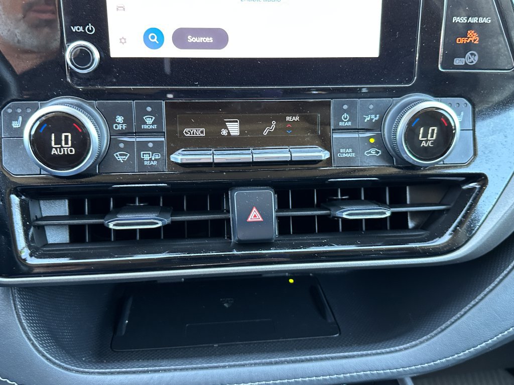 Used 2023 Toyota Highlander XLE FWD image 34