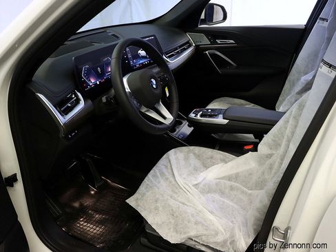 Used 2025 BMW X1 xDrive28i w/ Premium Package image 11