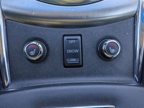 Used 2012 INFINITI G37 X AWD w/ Premium Pkg image 19