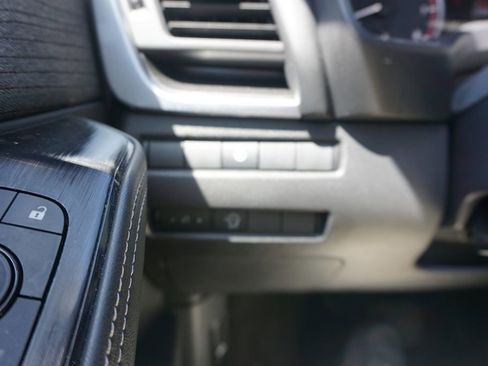 Used 2023 Nissan Rogue SV image 5