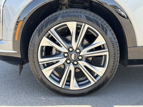 Used 2025 Cadillac Optiq Luxury 2 AWD/4WD image 9