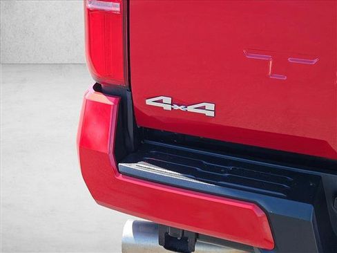 Certified 2025 Toyota Tacoma SR5 AWD/4WD image 29