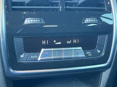 Used 2025 BMW X6 xDrive40i w/ Climate Comfort Package image 22