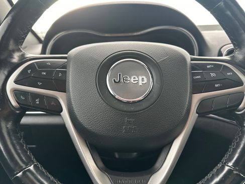 Used 2022 Jeep Grand Cherokee Limited image 24