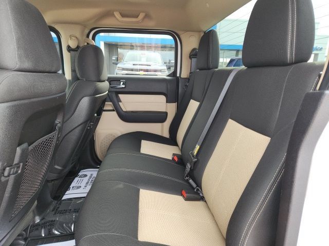Used 2010 HUMMER H3T AWD/4WD image 9