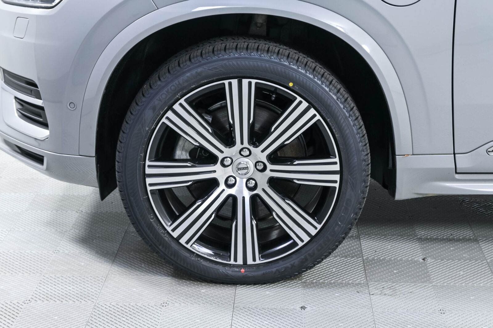 Certified 2024 Volvo XC90 T8 Plus w/ Protection Package Premier AWD/4WD image 40