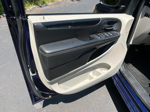 Used 2014 Dodge Grand Caravan SE FWD image 11