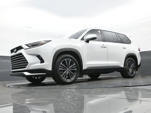 Used 2024 Toyota Grand Highlander AWD Hybrid image 30