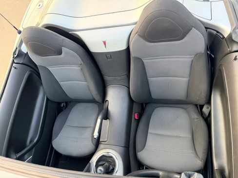 Used 2007 Pontiac Solstice Convertible RWD image 9