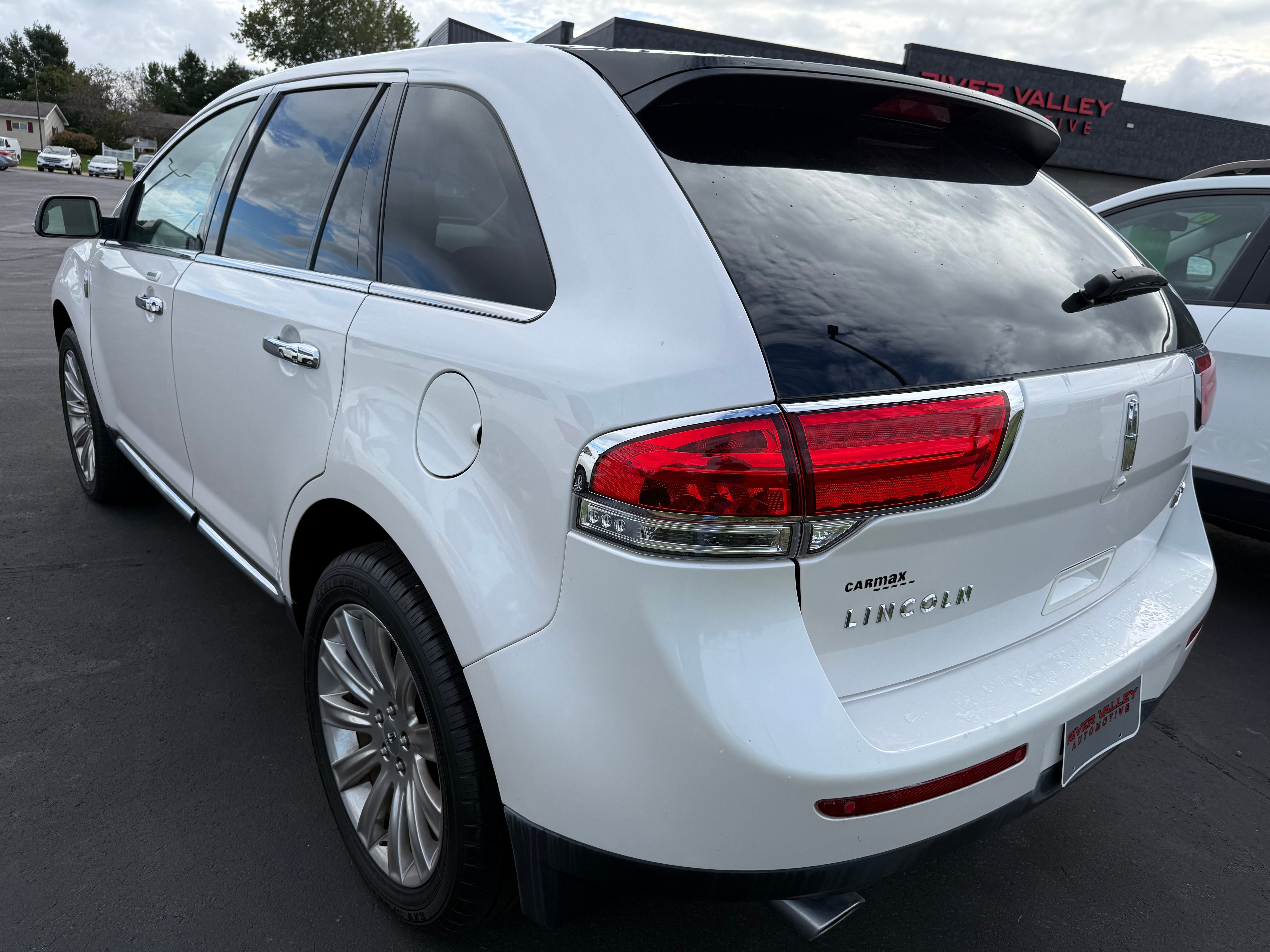 Used 2015 Lincoln MKX FWD w/ Equipment Group 102A image 4