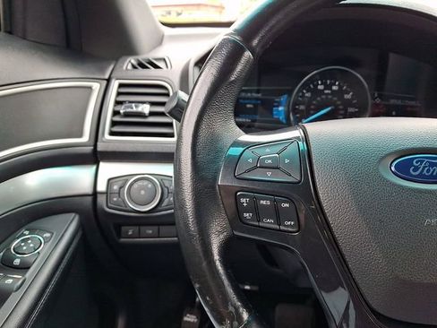 Used 2017 Ford Explorer XLT w/ Equipment Group 202A AWD/4WD image 21