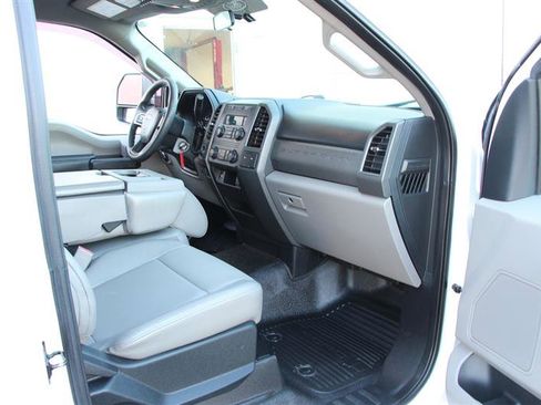 Used 2017 Ford F250 XL w/ Camper Package image 10