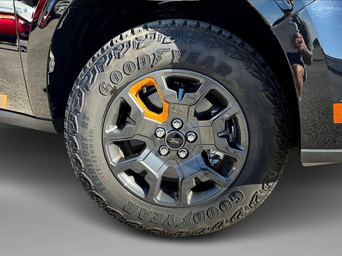 Used 2025 Ford Maverick Tremor image 9