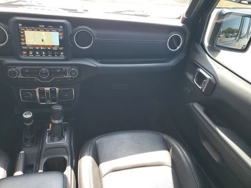 Used 2022 Jeep Wrangler Unlimited Sahara AWD/4WD image 30