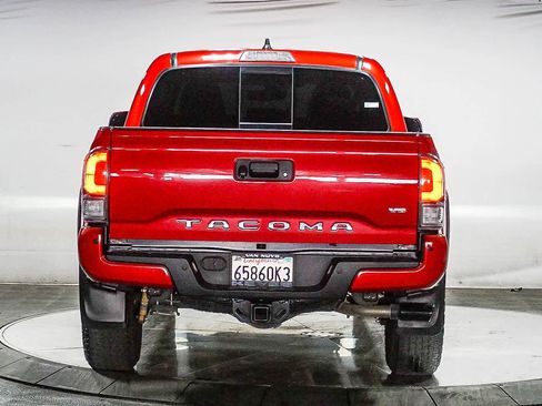 Certified 2022 Toyota Tacoma TRD Off-Road w/ Technology Package RWD image 10