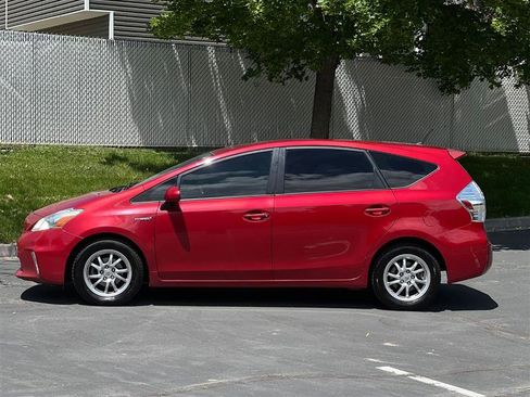 Used 2012 Toyota Prius V Two image 2