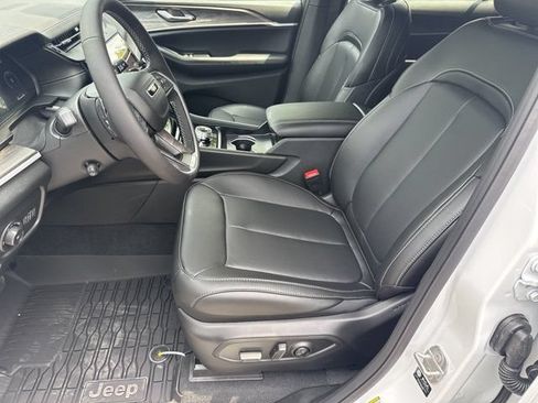 New 2026 Jeep Grand Cherokee L Limited w/ Luxury Tech Group II AWD/4WD image 9