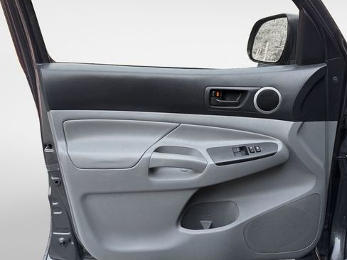 Used 2012 Toyota Tacoma 4x4 Access Cab V6 w/ TRD Sport Pkg image 14