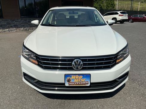 Used 2018 Volkswagen Passat 2.0T SE FWD image 12