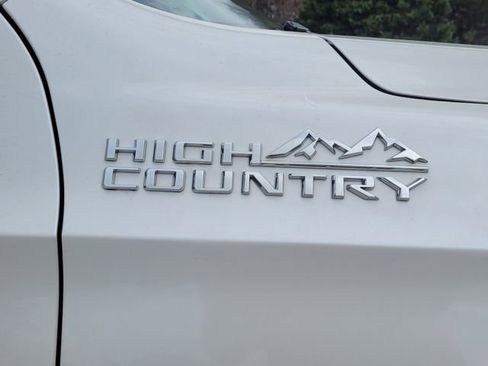 Used 2021 Chevrolet Suburban High Country w/ Premium Package image 23