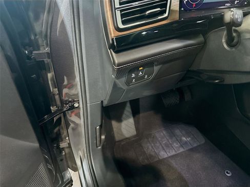 Used 2024 Volkswagen Atlas SE AWD/4WD image 7