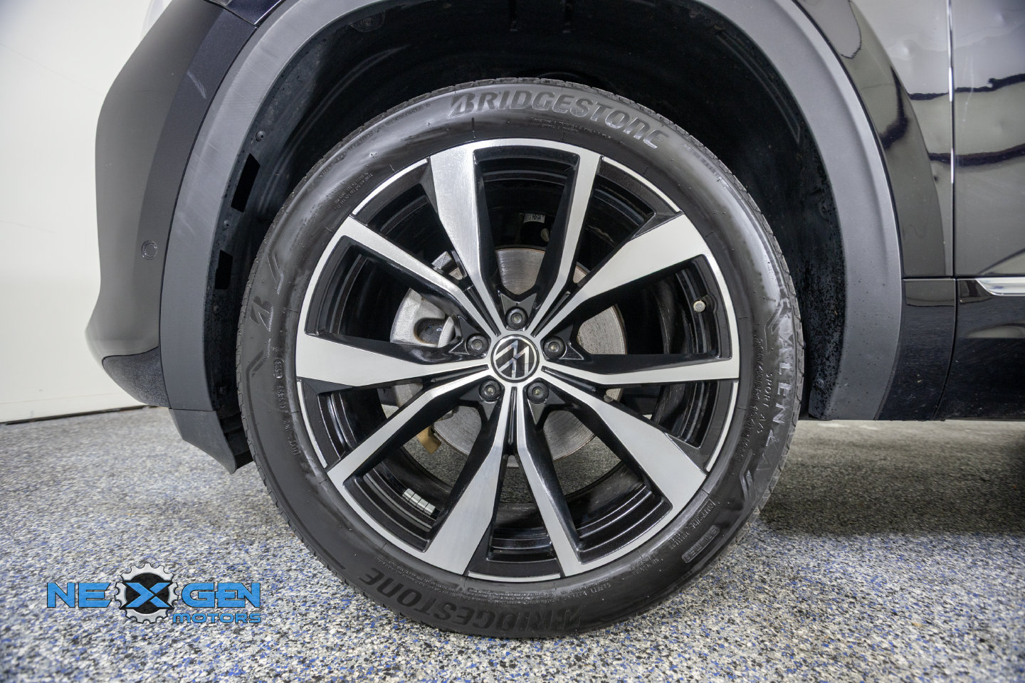 Used 2024 Volkswagen Atlas Cross Sport SEL Premium R-Line AWD/4WD image 49