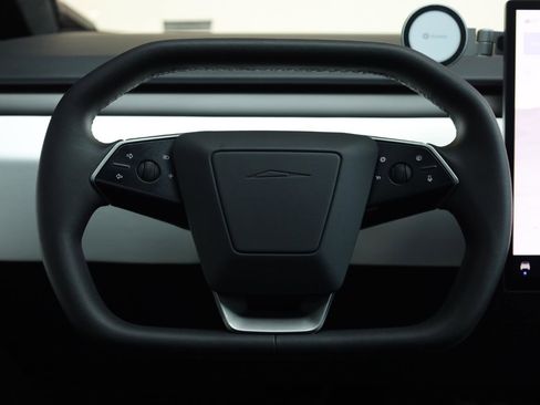 Used 2024 Tesla Cybertruck AWD Crew Cab image 33
