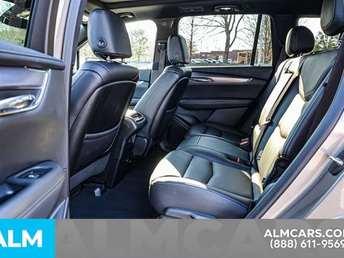 Used 2022 Cadillac XT6 Luxury image 18
