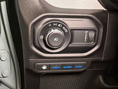 Used 2024 Jeep Wrangler Unlimited w/ Convenience Group AWD/4WD image 20