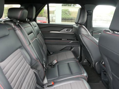 Used 2025 Ford Explorer ST-Line w/ Premium Package image 25