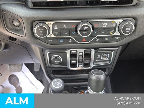 Used 2024 Jeep Wrangler Unlimited w/ Convenience Group AWD/4WD image 24