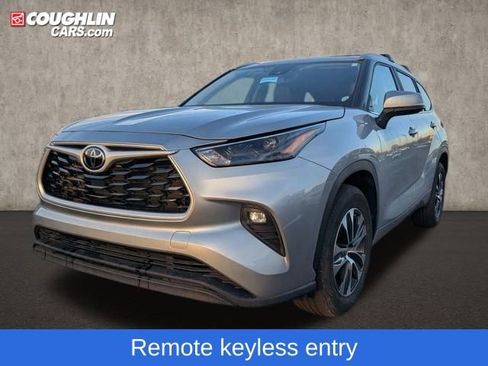 Used 2023 Toyota Highlander XLE image 4