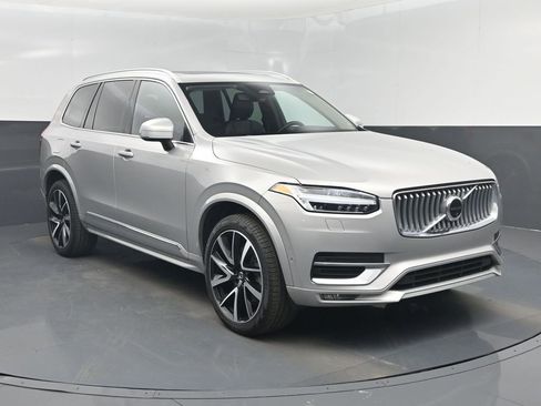 Used 2023 Volvo XC90 B6 Plus w/ Protection Package AWD/4WD image 8