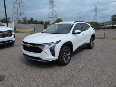 Used 2025 Chevrolet Trax LT w/ Driver Confidence Package FWD image 10