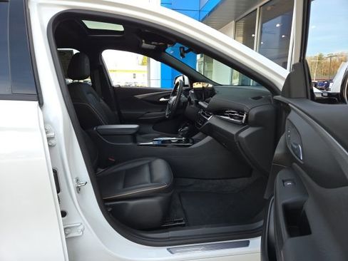 Used 2025 Buick Envista Avenir image 47