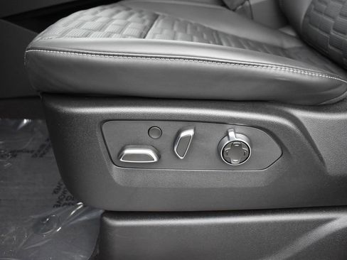 Certified 2025 Cadillac Escalade Sport Platinum image 11