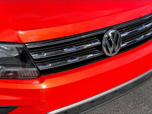 Used 2019 Volkswagen Tiguan SE w/ Panoramic Sunroof Package image 29