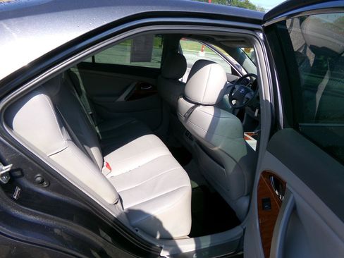Used 2010 Toyota Camry XLE FWD image 14