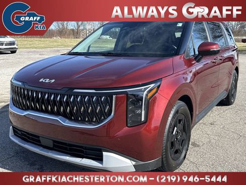 Used 2025 Kia Carnival image 1