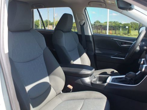 Used 2022 Toyota RAV4 XLE FWD image 22