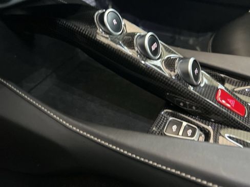 Used 2019 Ferrari Portofino RWD image 58